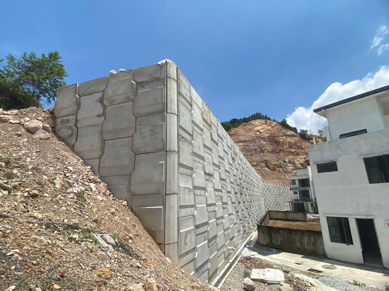 Retaining system 1